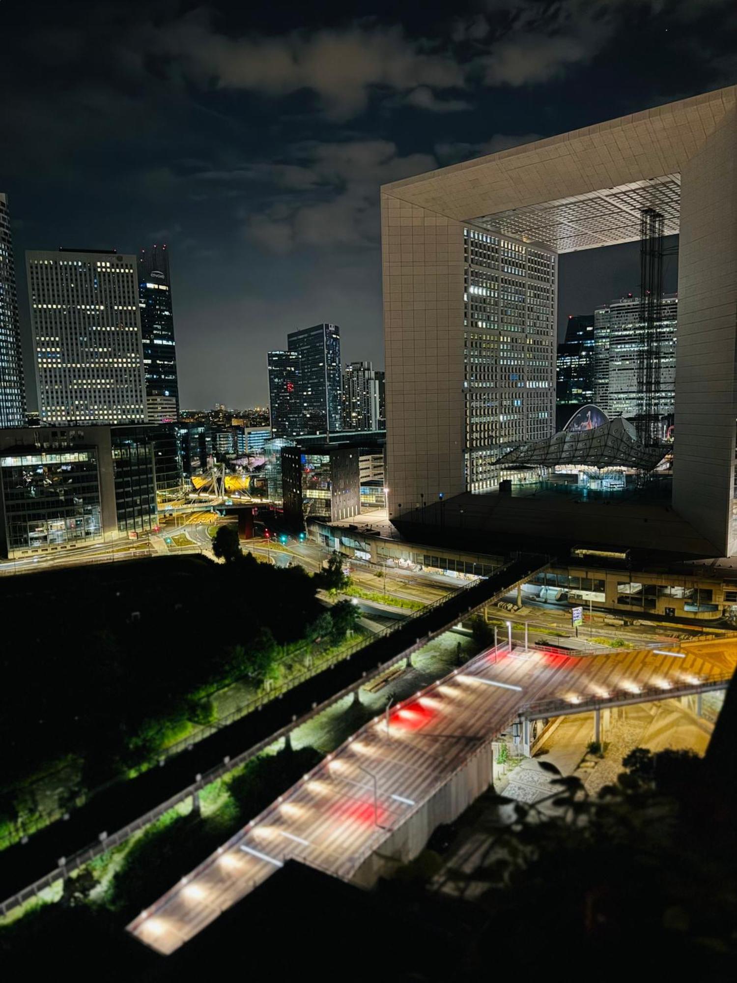 Luxury 2 Rooms Apartment With Balcony Puteaux Bagian luar foto