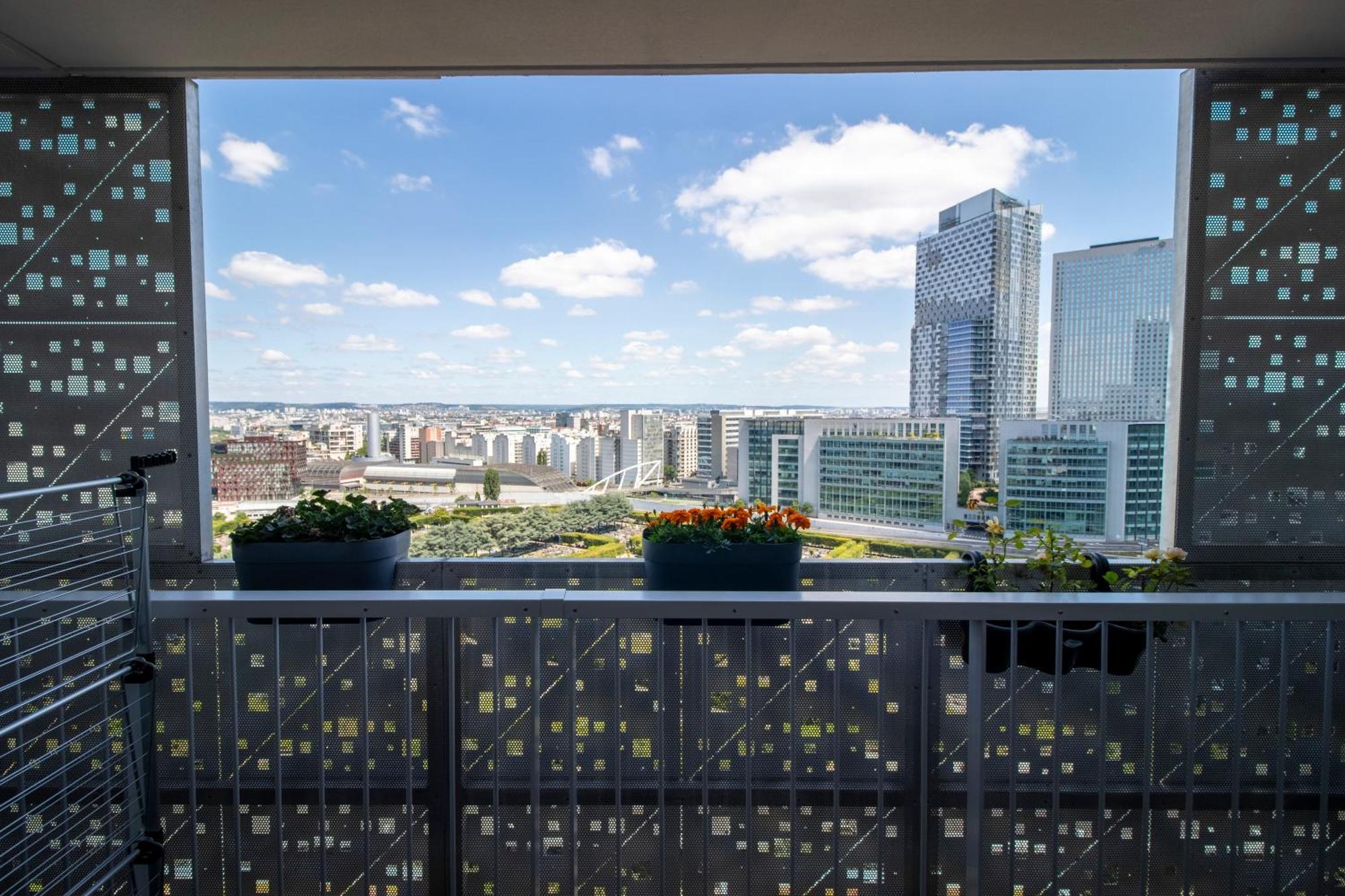 Luxury 2 Rooms Apartment With Balcony Puteaux Bagian luar foto